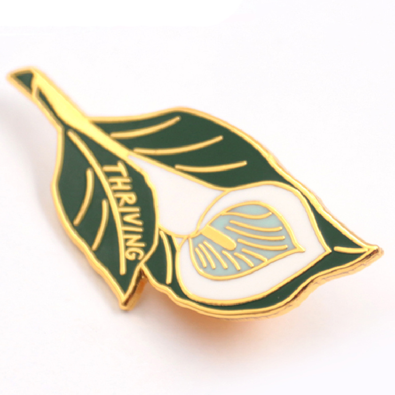 Leaf pin badge